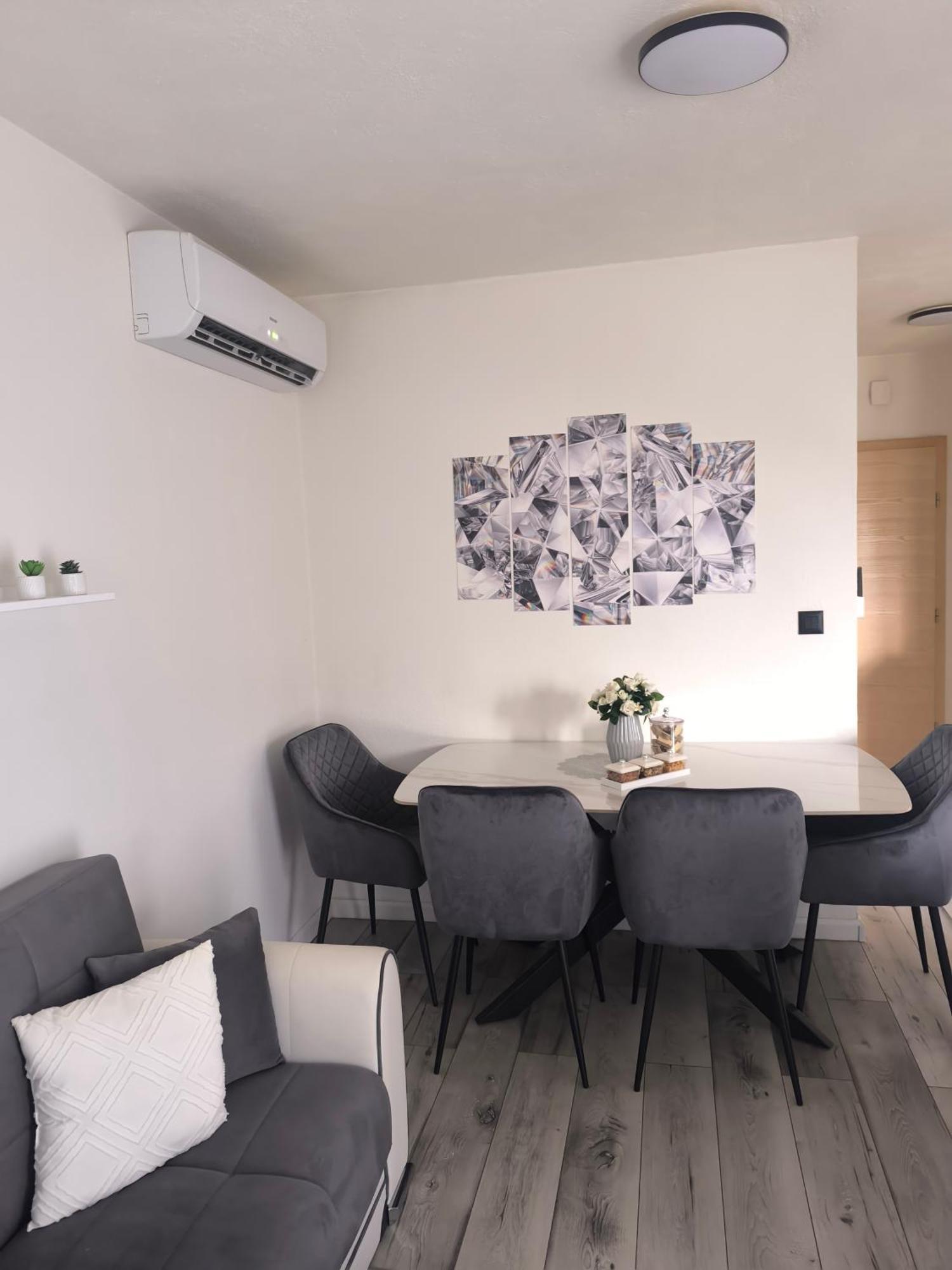 Apartman Rex Svinisce Εξωτερικό φωτογραφία