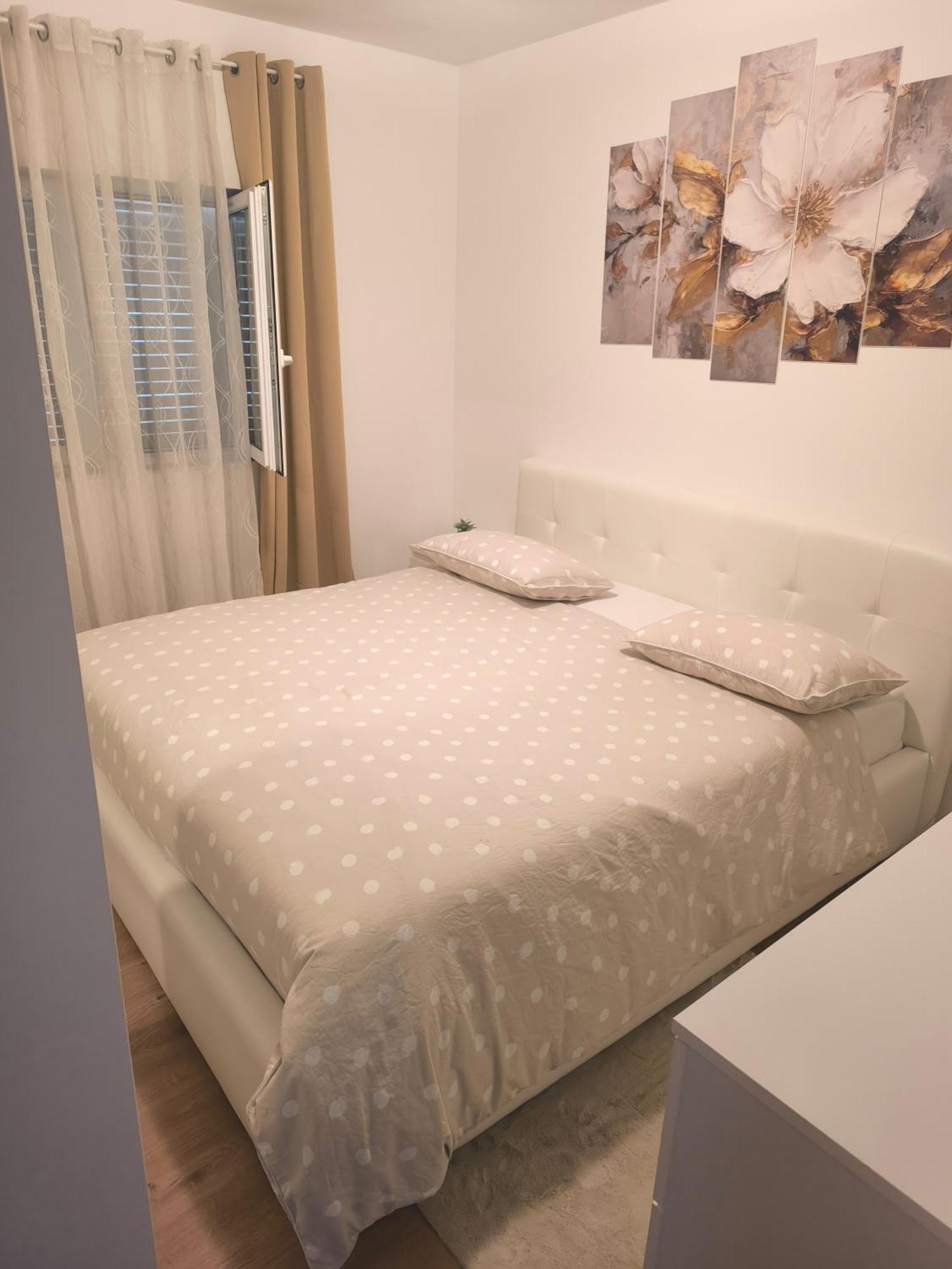 Apartman Rex Svinisce Εξωτερικό φωτογραφία